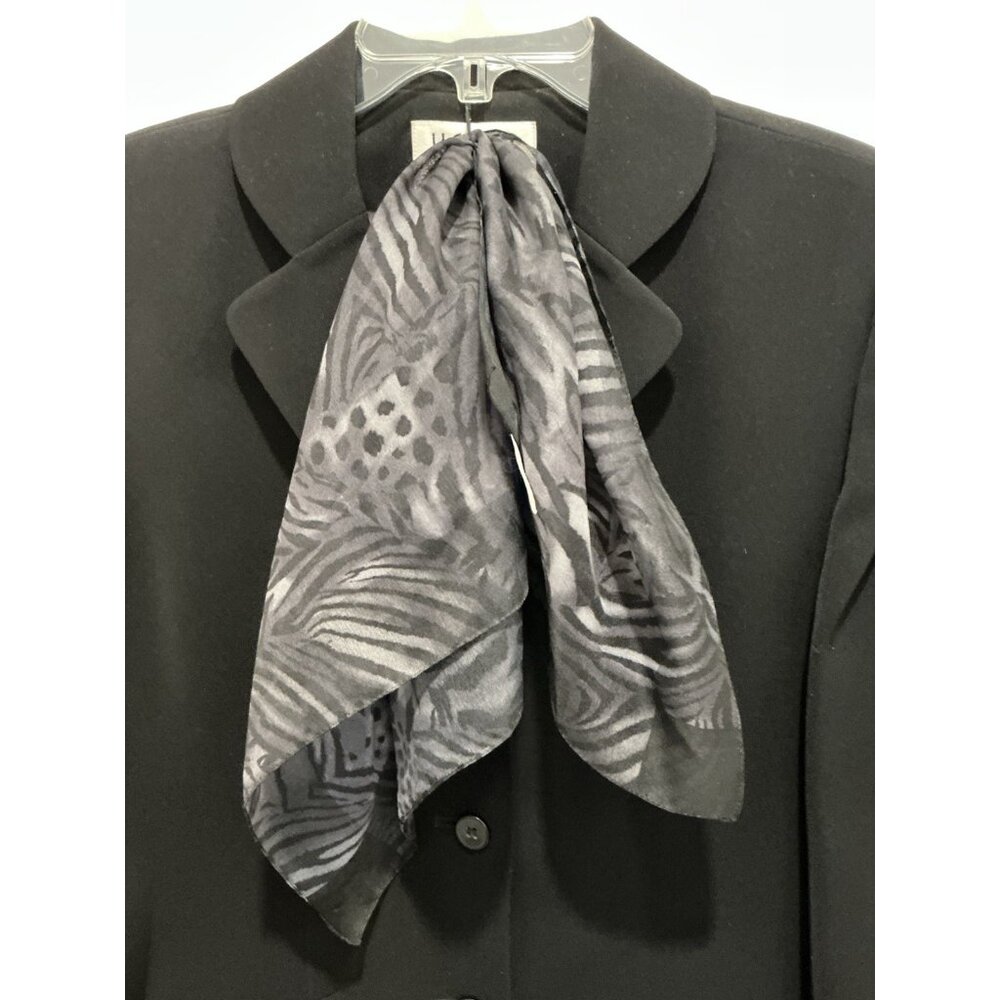 Kasper Pant Suit Size 10 Black Pleated Pant 3 Button Jacket Short Scarf Included - Picture 6 of 11
